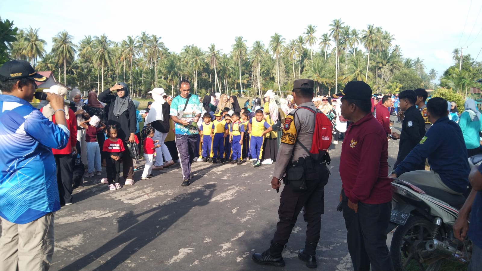 Semarakkan Hardiknas 2026, KUA Bunguran Utara Ikut Jalan Santai Lintas Instansi